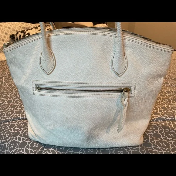 Dooney & Bourke white large shoulder bag. - Picture 2 of 11
